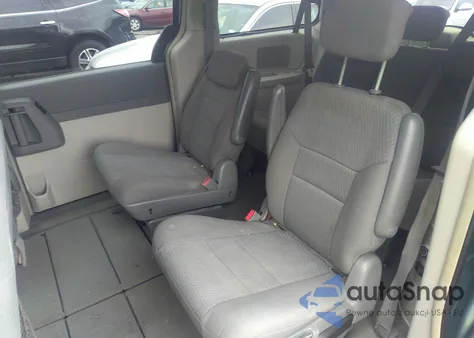 2010 Chrysler Town & Country Touring z USA, uszkodzony, nr VIN 2A4RR5D14AR228906